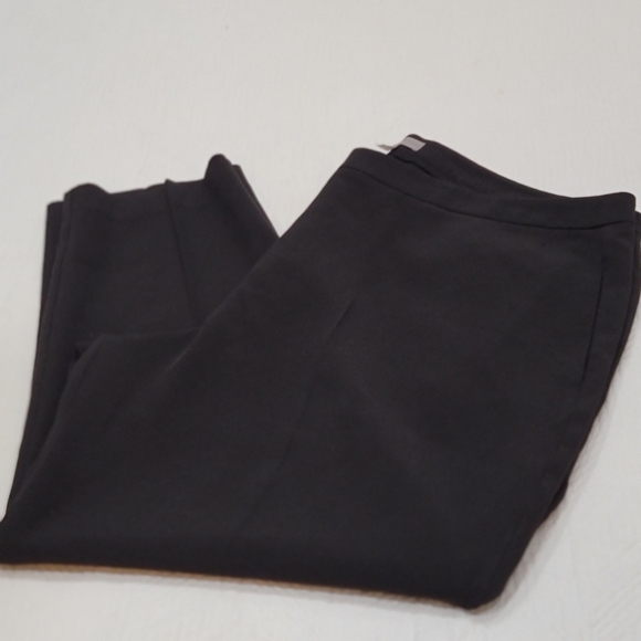 ASOS women's cropped trousers. - Picture 2 of 8